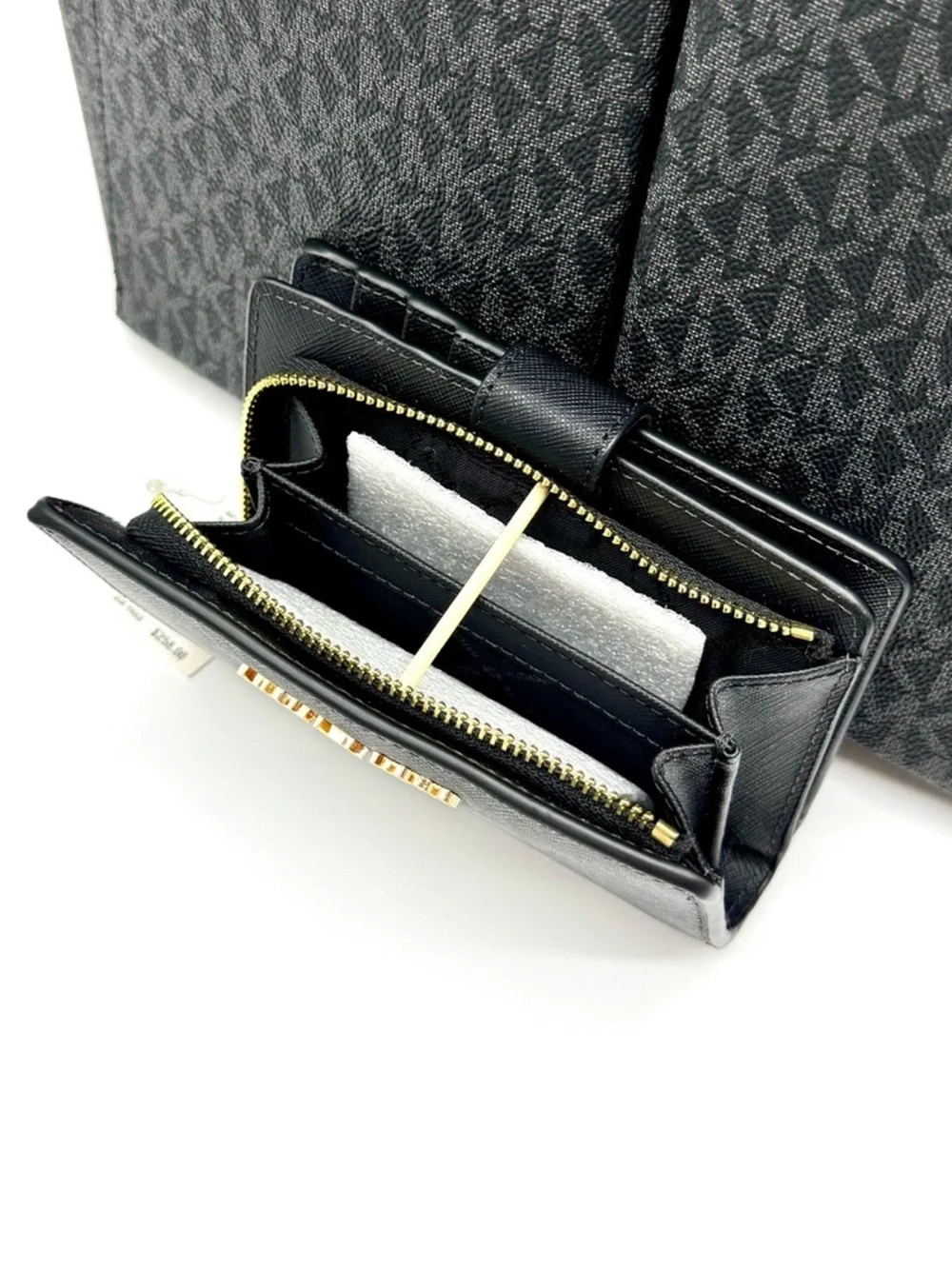 Michael Kors Jet Set Medium Pocket Tote Bag & Matching Bifold Wallet Black